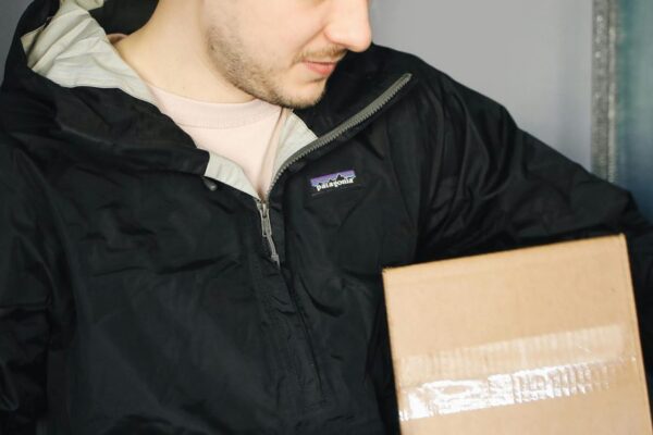 Artykuł wyjaśnia krok po kroku, jak zacząć i prowadzić dropshipping na Allegro w 2026 roku, pokazując zalety modelu, które narzędzia wykorzystać i jak unikać na...